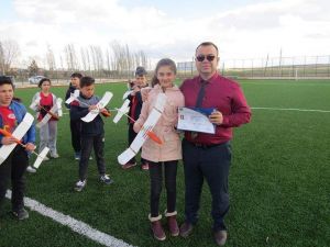 Model Uçak Yapımı Kursu öğrencilerine sertifika