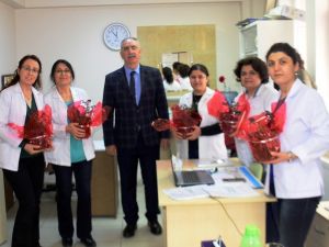 Başkan Kale sağlık çalışanlarının bayramını kutladı