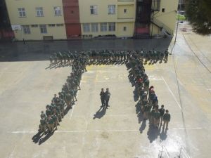 Öğrenciler Pi sayısı sembolü oluşturuldu