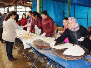 Sarıgöl’de ’Minik Eller Mehmetçik İle El Ele’ kermesi