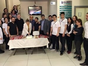 Çalışanlarıyla 14 Mart Tıp Bayramı’nı kutladılar