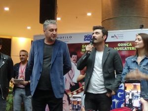 Düğüm Salonu’nun İzmir galasına büyük ilgi