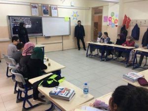 Çavdarhisar İmam Hatip Ortaokulu’nda ’akran rehberliği’ uygulaması