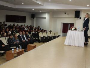 Yazar Mübeccel Öztürk ‘Genç Kalemlerle’ Buluştu