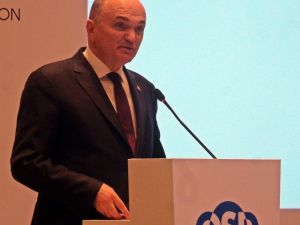 Bakan Faruk Özlü: “2017 yılı için yüzde 7,5 oranında bir büyüme bekliyorum”