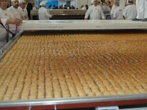 513 kilogramlık Türk baklavası Guinness Rekorlar Kitabı’na girdi
