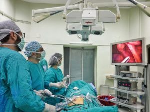 ADH’de bağırsak kanserinde kapalı ameliyat dönemi