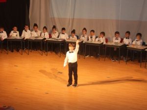 Minik öğrencilerin okuma bayramı sevinci