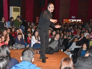 Sunay Akın Nazilli’de sanatseverler ile bir araya geldi