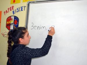 Manisa’daki Suriyeli çocuklar, Türkçe öğreniyor
