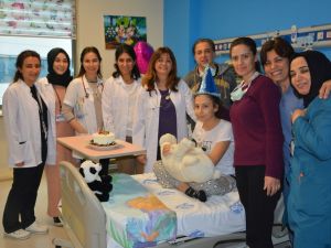 Kalp hastası Talya’ya hastanede doğum günü sürprizi