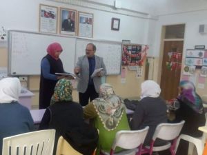 Şaphane’de okuma yazma kurslarına ilgi