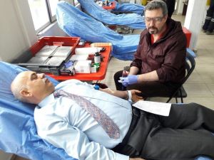 Belediye personelinden kan bağışı