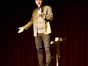 Ünlü komedyen Alpay Erdem Aliağalıları kahkahaya boğdu