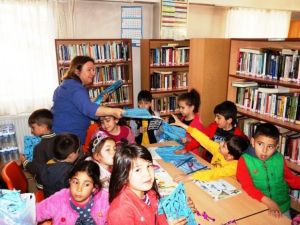Sarıgöl’de öğrenciler kütüphaneye akın etti