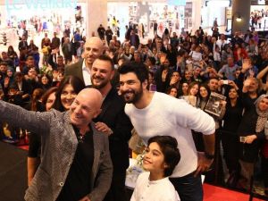 Çağan Irmak, “Çocuklar Sana Emanet” ile İzmirlerle buluştu