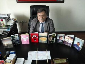 Okul müdürü, 9’uncu şiir kitabını çıkardı
