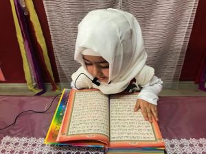 5 yaşındaki Şengül Kur’an okumayı öğrendi