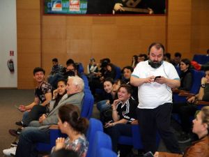 Oyuncu Bülent Şakrak: “Bir dönem kendimin salak olduğuna inandım"