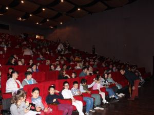 Engelli çocuklar için “Rafadan Tayfa” gösterisi