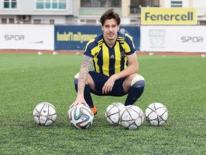 Boris Rapaic: “Fenerbahçe forması altında kazanacağım sayısız başarının hayalini kuruyorum”
