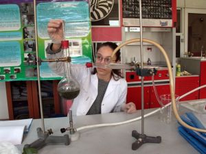 Manisalı öğrenciden kepeğe boneli çözüm