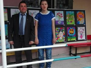 Farkındalık oluşturmak için resim sergisi açtı