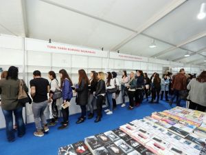 İzmir’de düzenlenen Çaka Bey Kitap Günleri sona erdi
