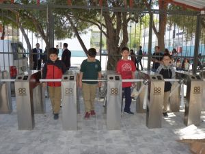 Okul kapısına 70 bin TL’lik akıllı turnike sistemi