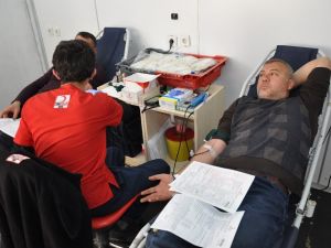 Kan bankası gibi donör