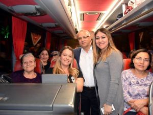 Salihlili kadınlar Çanakkale’ye uğurlandı