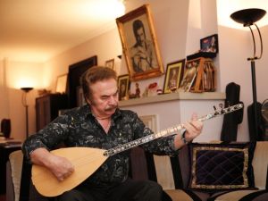 Orhan Gencebay’dan Hatay’da Mehmetçik’i ziyaret eden sanatçılara destek