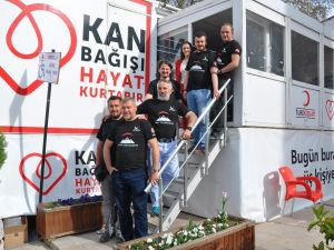 Yamaç paraşütü pilotlarından kan bağışı