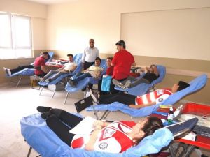 Sarıgöl’de öğrencilerden kan bağışı