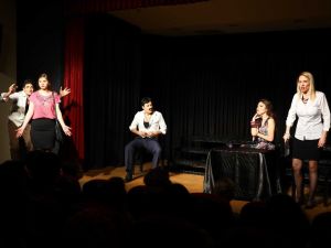 Bayraklı Belediye Tiyatrosu yeni oyunla sahnede