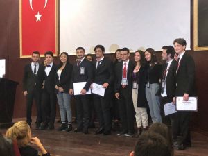 İhlas Koleji öğrencileri İKUMUN18’den ödülle döndü