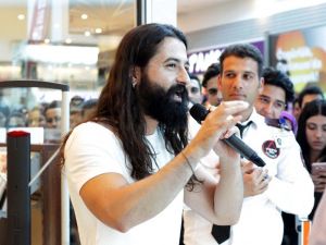 Koray Avcı hayranlarıyla buluştu