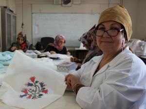 Sandıktan çıkan kanaviçeler yeniden hayat buldu