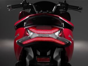Yenilenen Honda PCX125 yollara çıkıyor