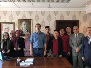 Kaymakam Çiçek, öğrencileri ödüllendirdi