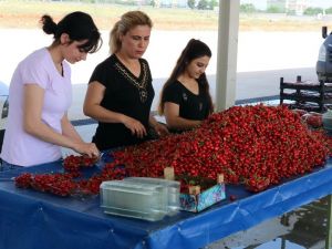 Manisa kirazı pazardaki yerini aldı