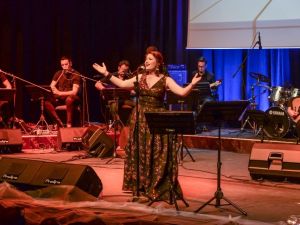 Bergama’da Sevda Şarkıları Söylendi