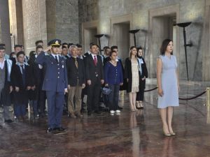 Mezun adayları Atatürk’ün huzuruna çıktı