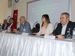 Kuşadası’nda turizm değerlendirme sempozyumu yapıldı