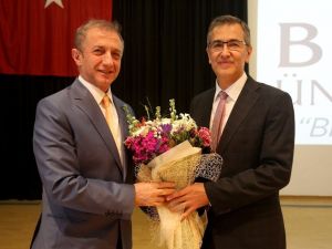 Prof. Dr. Adnan Yüksel’den İhlas Koleji öğrencilerine tavsiyeler