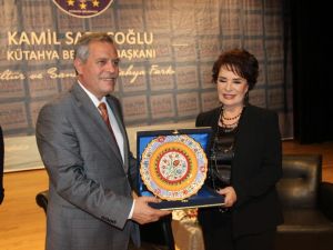 Hülya Koçyiğit: “Sanat ve siyaset halk için yapılıyor, her ikisi ayrılmaz birer parça”