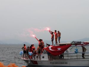 Öğrenciler diplomalarına kulaç atarak ulaştı