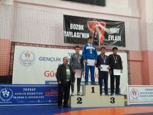 Milaslı yıldızlar güreşte şampiyon oldu