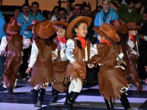 Aliağa’da sokakta bayram var