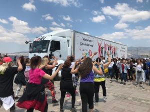 LÖSEV İyilikler Tır’ı İzmir aileleriyle buluştu